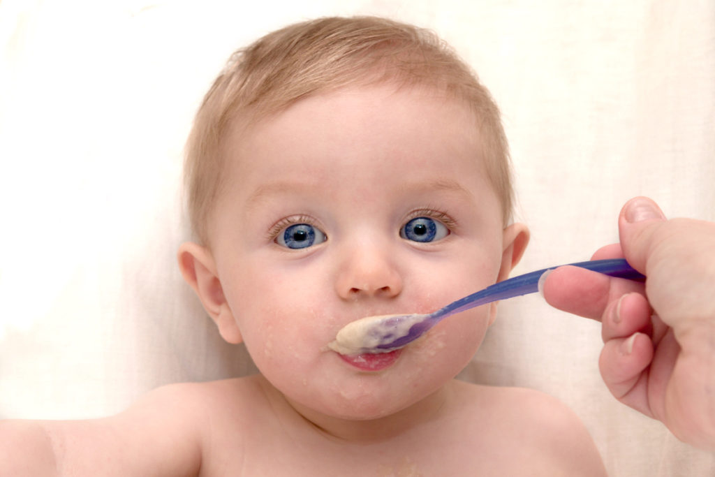 How to Spoon Feed Baby the Right Way! - Your Kid's Table